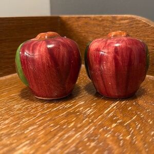Franciscan Apple Pattern Salt & Pepper Shakers Apple shaped Discontinued USA